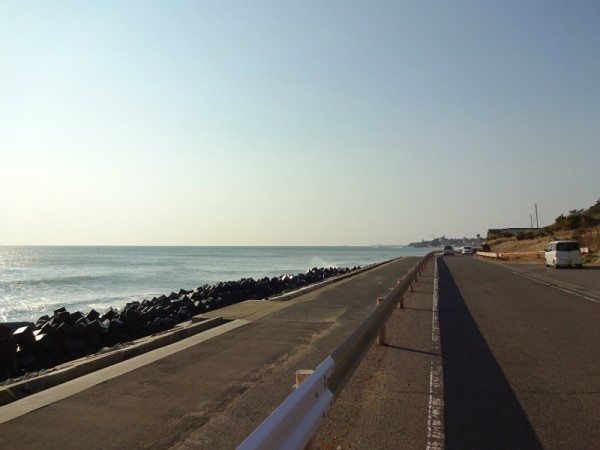 水木海岸までは交通量も少なく走りやすいですね